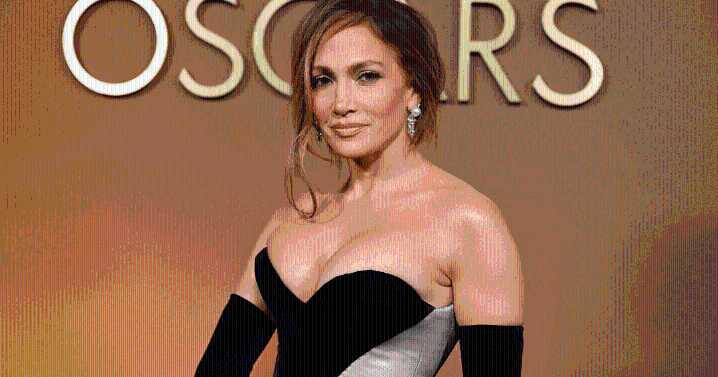 Photos: Jennifer Lopez's Two-Tone Gown Is All Glitz & Glamor