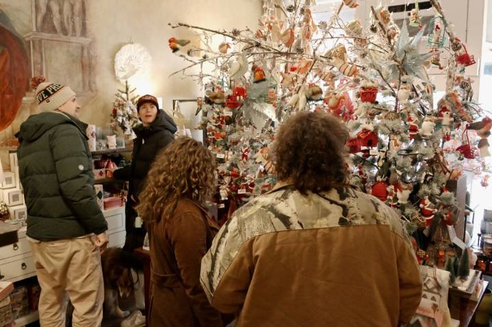 Baltimore shoppers find Black Friday deals at small retailers