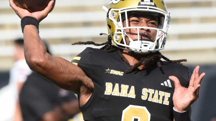How did Alabama State football QB Te'Sean Smoot do in first career start?