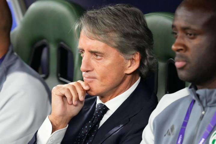 Exentrenador de Italia Roberto Mancini dirigirá al club catarí Al