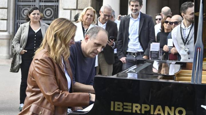 Ocho pianos de cola ocupan plazas de la ciudad para acercar la música a todos los públicos