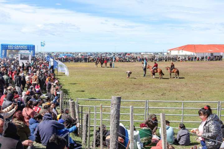 Diferentes espectáculos artísticos en la 5ª “Expo Agroproductiva” para la familia