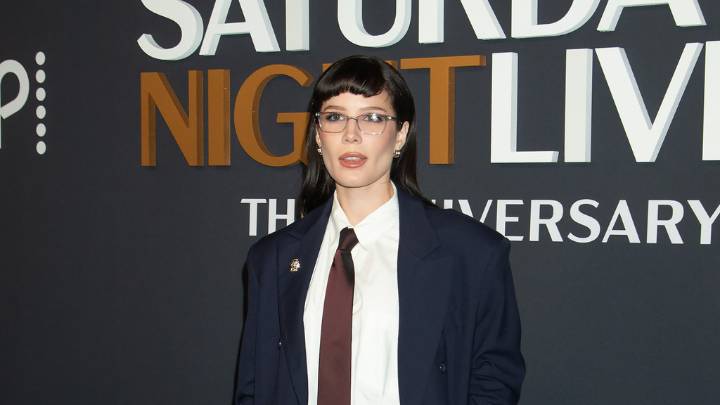 Halsey shuts down outspoken crowd member after hospitalisation