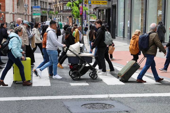 La población española crece y alcanza los 49,4 millones