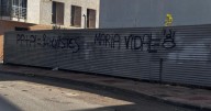Aparecen pintadas en Porto Colom contra PP, Vox y PI