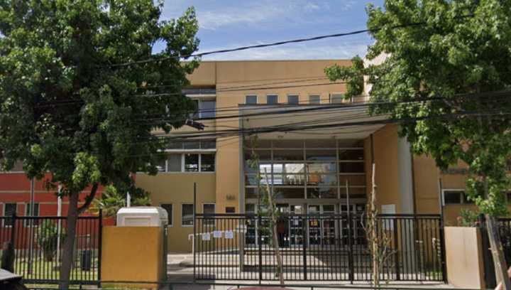 Detienen a hombre afuera de local de votación en La Florida tras denuncia por amenazas con cuchillo