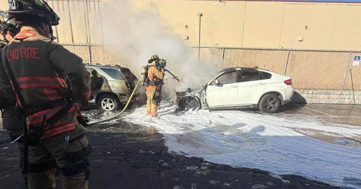 Investigation underway after two cars caught fire on Kietzke Lane