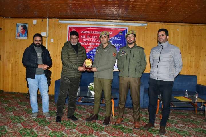 Srinagar police organize drug awareness program