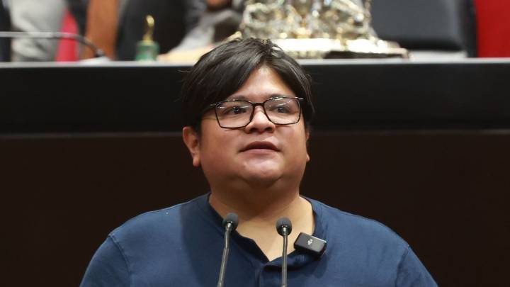 Gibrán Ramírez rechaza apoyar iniciativa contra violencia en estadios si la firma Cuauhtémoc Blanco