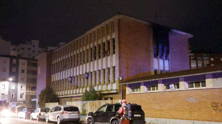 Extinguido un incendio sin heridos en el edificio okupado del Laboratorio Pecuario de León