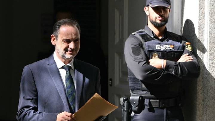 Exministro del Gobierno de Pedro Sánchez y su asesor son enviados a prisión por un caso de corrupción