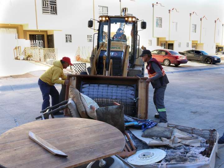 Limpian 80 toneladas de basura en tres colonias este miércoles