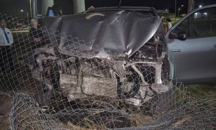 Manejaba borracho y chocó a un colectivo de larga distancia