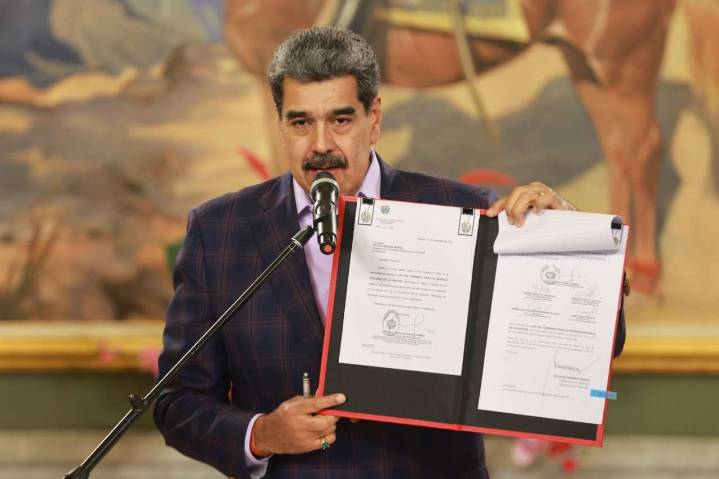 Maduro ordena la creación de los Comandos de Defensa Integral en todo el país