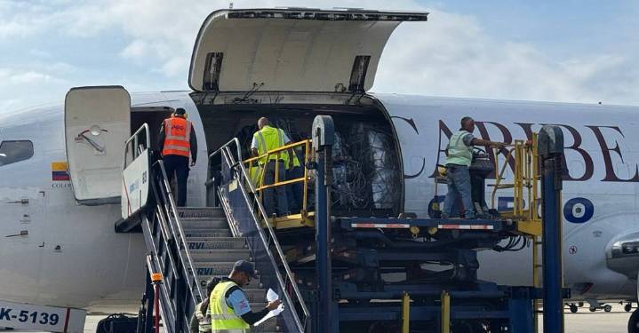 Arriba segundo cargamento de vacunas a Venezuela desde la India