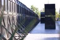 Colocan vallas en el Palacio de Gobierno de Hidalgo; se desconoce motivo