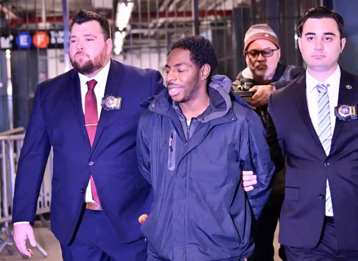 Homeless man criminally charged for slashing two subway riders, slapping a third, in Kew Gardens: DA