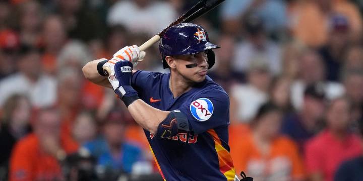 Braves top off busy night by acquiring utilityman Mauricio Dubón from Astros