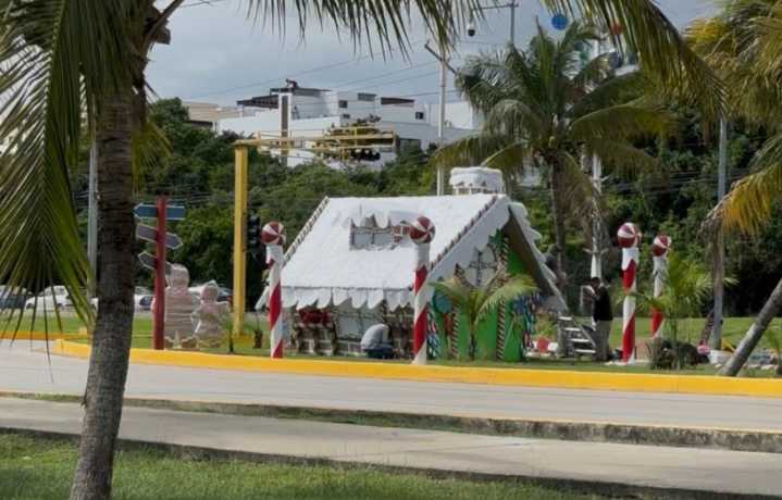 La magia de la Navidad llega a las 13 glorietas de Cancún