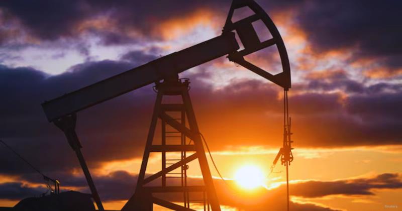 Oil prices dip as Russia resumes loadings at key Black Sea port