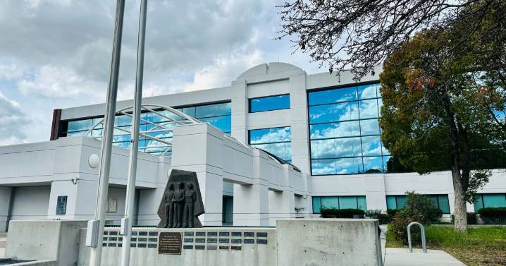 Holzworth: Bringing a knife to a gun fight