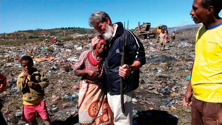 El Padre Pedro Opeka llegará a Santiago del Estero para compartir su testimonio…