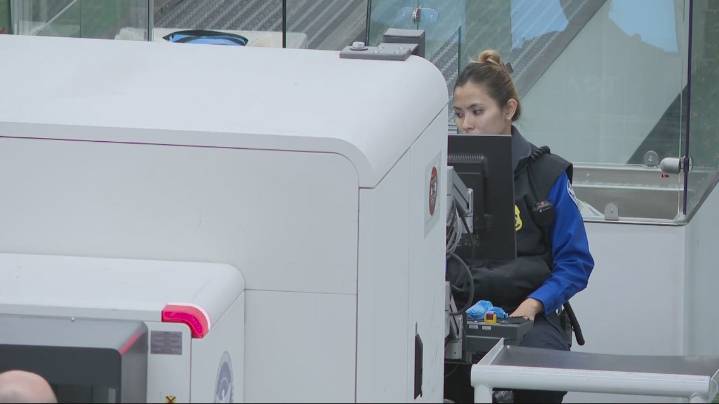 TSA agents continue working without pay as government shutdown drags on