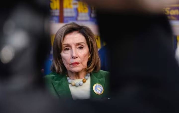 Trump insiste en sus ataques a la “vieja Pelosi” tras la jubilación de la líder demócrata