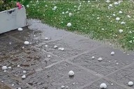 Granizó en el interior de Córdoba y rige alerta meteorológica: los videos