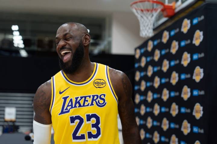Lakers’ LeBron James practices with season debut imminent