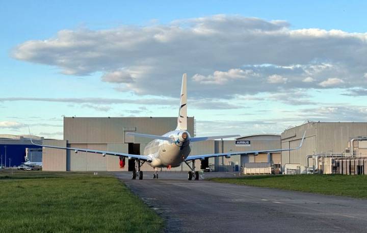 Exclusive-Airbus to win bulk of major flydubai jet order, sources say