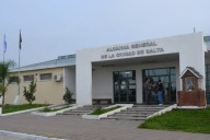 Joven en terapia intensiva tras incendio en alcaidía salteña: familiares denuncian abandono oficial