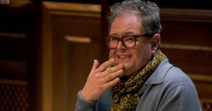 Celebrity Traitors' Alan Carr 'had to' flee UK before final as he is 'most hated man in UK'