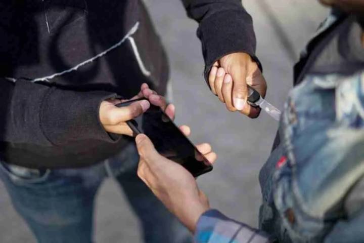 Cae central de recepción: Bar en la favorita era centro de acopio de celulares hurtados