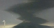 La erupción del volcán Sakurajima en Japón genera alerta por ceniza y rocas volcánicas