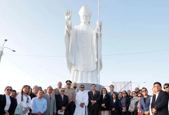 Imposing statue of Pope Leo XIV unveiled and blessed in Chiclayo, Peru