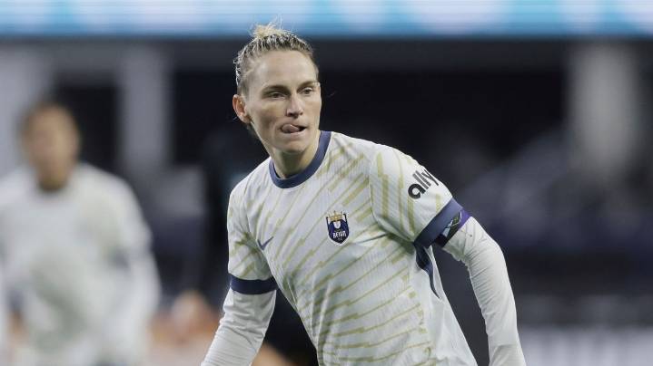 Jess Fishlock returns for another year with the Seattle Reign