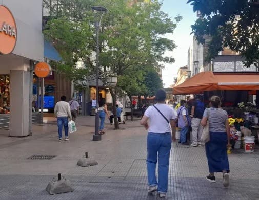 Confirmado: cambia el horario de atención del comercio tucumano