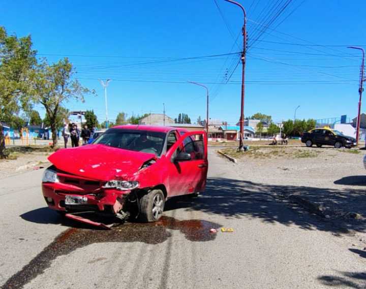 Choque en De Los Inmigrantes y Chile: varias personas fueros llevadas al HRRG