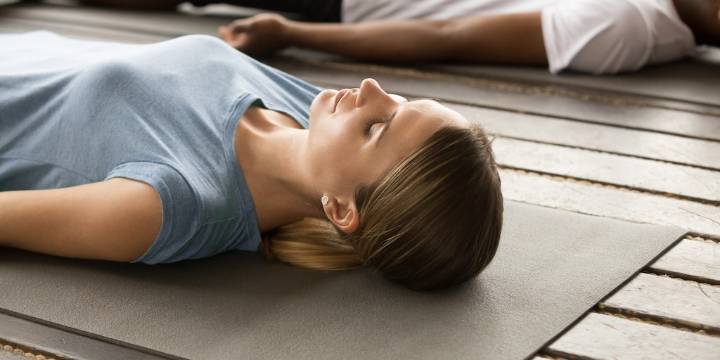 En qué consiste el Yoga Nidra, un nuevo aliado para dormir mejor sin medicamentos