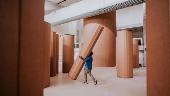 Carlos Bunga, el artista que fue nómada en el vientre de su madre