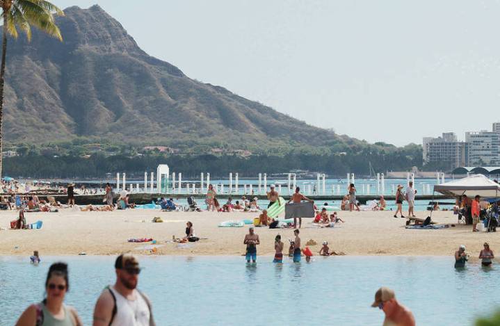 Change in Hawaii collecting tourism data disrupts trends