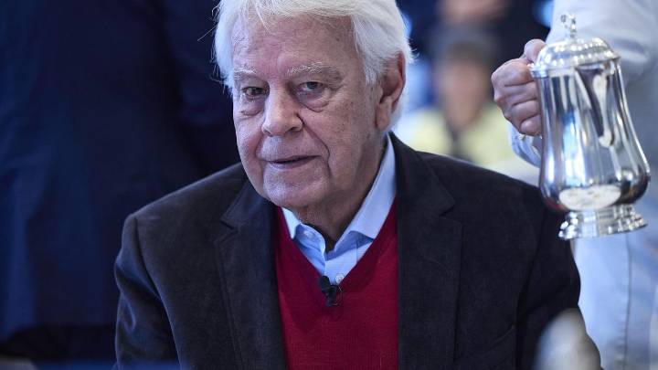 Felipe González propone una tregua de insultos de un mes