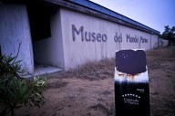 Museo Marino de Matalascañas: el esqueleto de 20 millones de euros por el que se abucheó a Chaves y quedó abandonado en mitad de Doñana