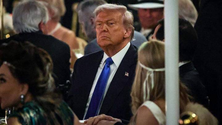 El sueño americano vuelve a tambalear: Trump restablece política que bloquea green cards y visas