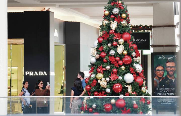Economic uncertainty dampens Hawaii’s holiday shopping outlook