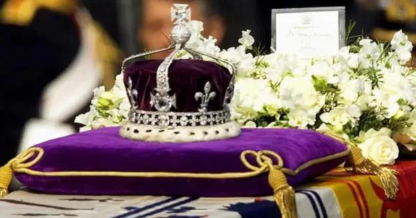 Reavivan debate sobre origen de joyas del Louvre