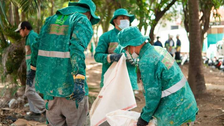 En vez de mejorar, empeora: en 2025 aumentaron en un 41% las sanciones por arrojar basuras en el espacio público de Medellín