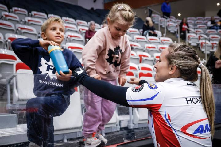 Rachel Homan, Kerri Einarson and Kaitlyn Lawes all sit at 2