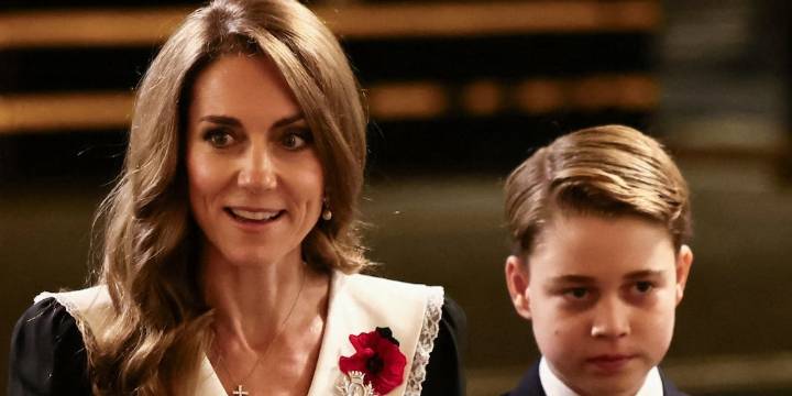 El príncipe George cautivó con su pasión por la historia aeronáutica británica en el Festival del Recuerdo